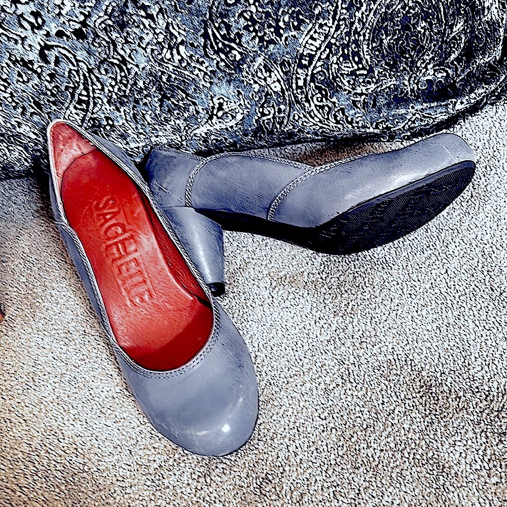 NWOB SACHELLE DISTRESSED GENUINE LEATHER PUMP IN BLUE, 7M